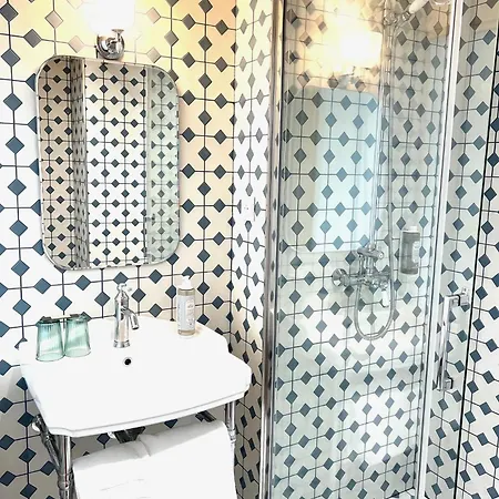 La Tour Intendance فندق