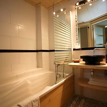 Hotel La Tour Intendance 3*