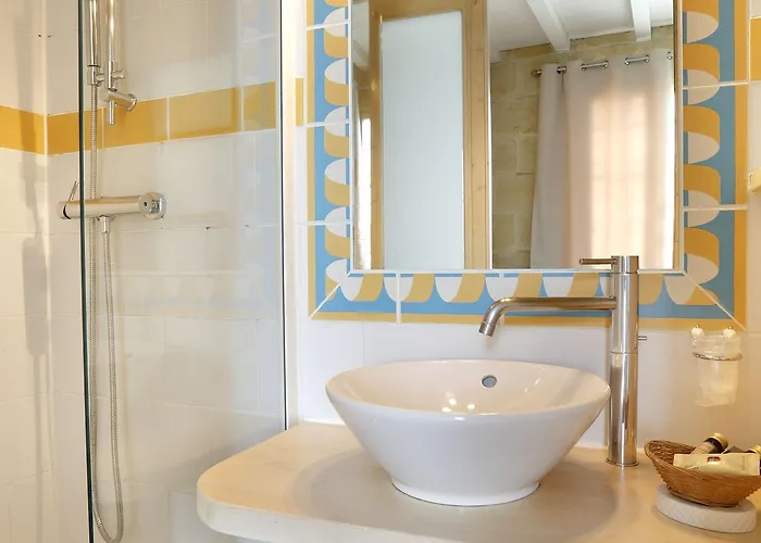 La Tour Intendance Отель