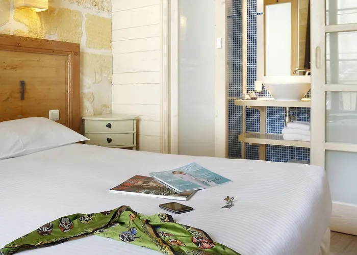 Отель La Tour Intendance