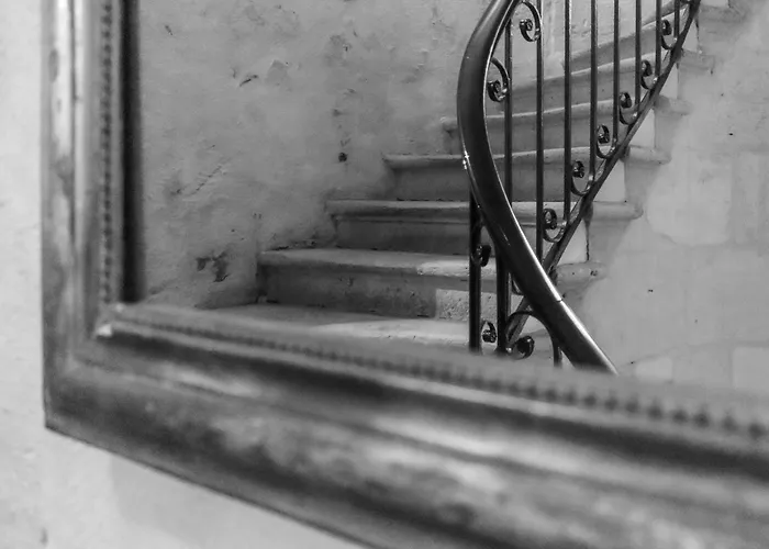 Отель La Tour Intendance