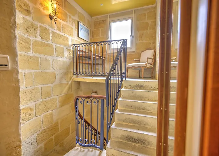 Отель La Tour Intendance Бордо