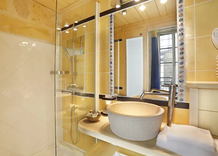 La Tour Intendance Отель