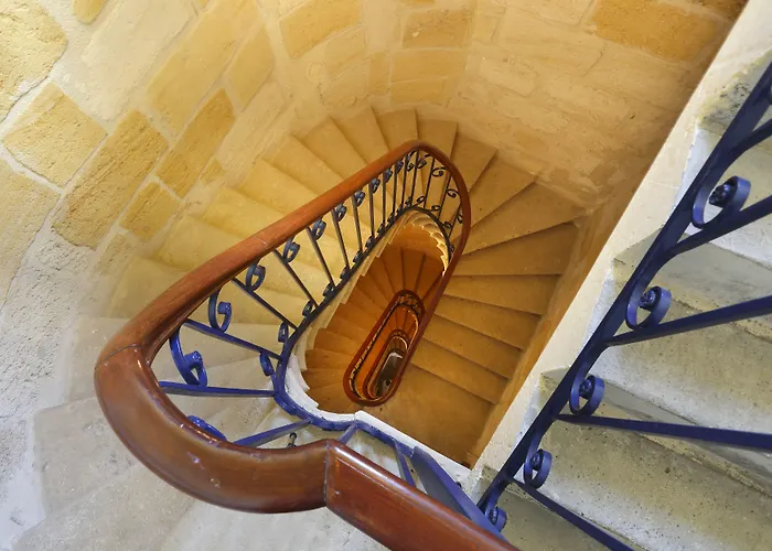 Отель La Tour Intendance