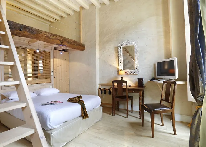 Отель La Tour Intendance