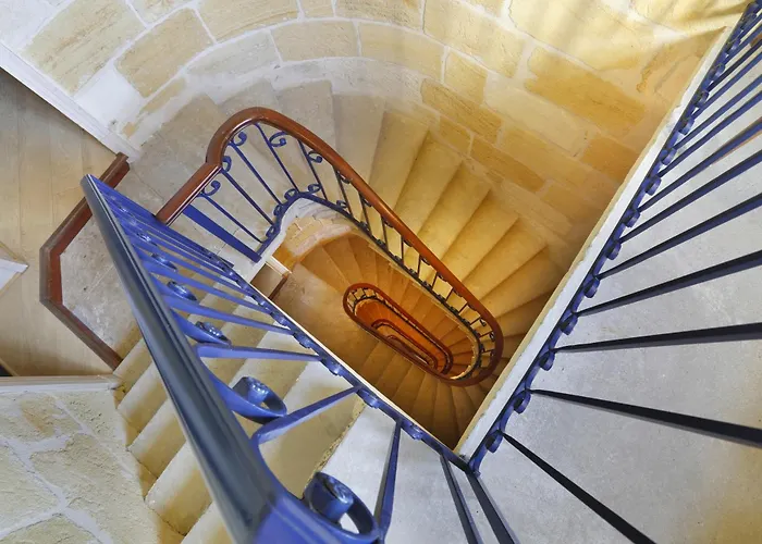 La Tour Intendance Отель