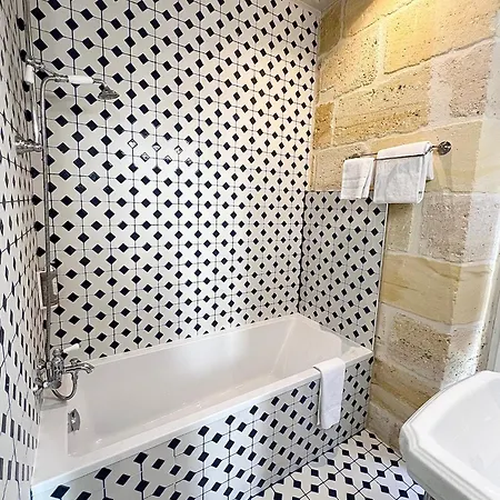 Otel La Tour Intendance 3*